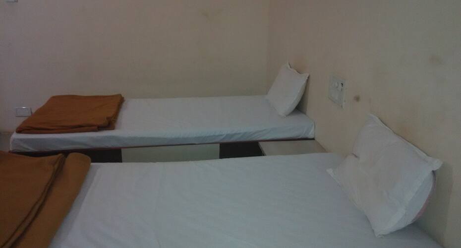 Hotel Amiras, Mount Abu 4